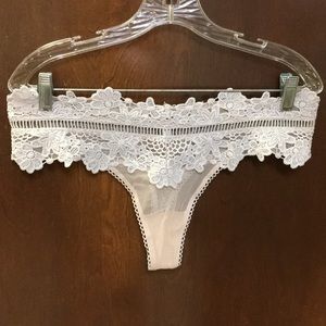 Victoria’s Secret wide side thong, size L, NWT